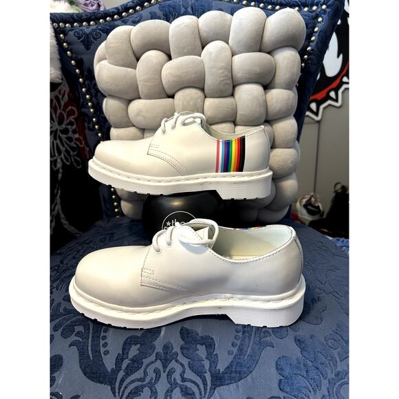 Dr Martens White Rainbow LGBTQ Pride Oxfords size 6/EU - Picture 1 of 6